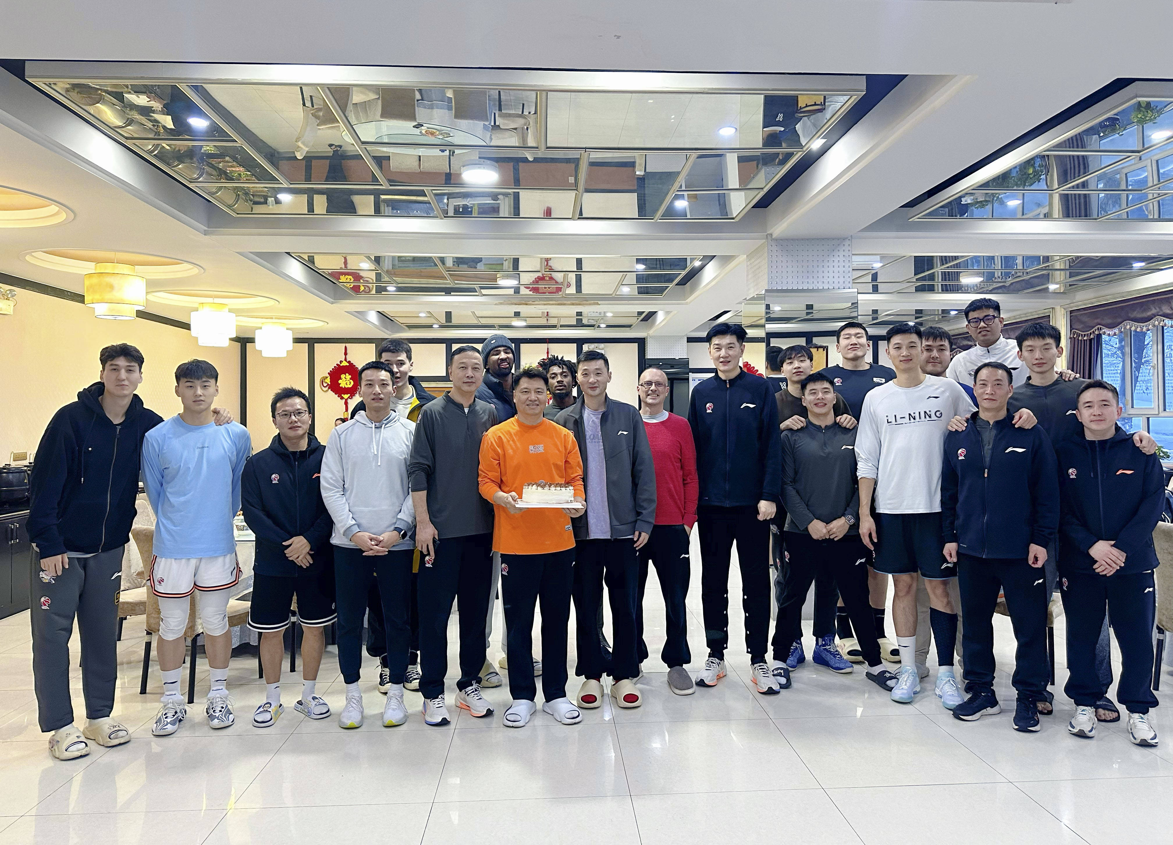 包含赛后体能课后；新疆广汇伤情更新备战CBA常规赛；引发热议；训练强度明显提升的词条