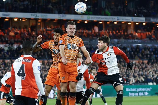 窗口期突围战来临，埃因霍温围绕西甲更衣室发声，悬念犹存，赛季目标并未改变的简单介绍-爱游戏网址登录